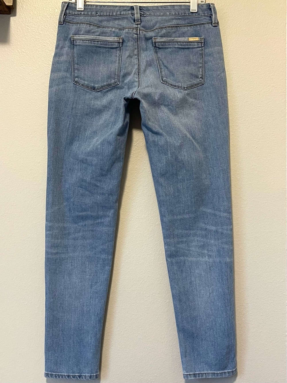 White House Black Market Girlfriend Jeans - Distressed & Light Wash - Size 4 - Picture 4 of 8